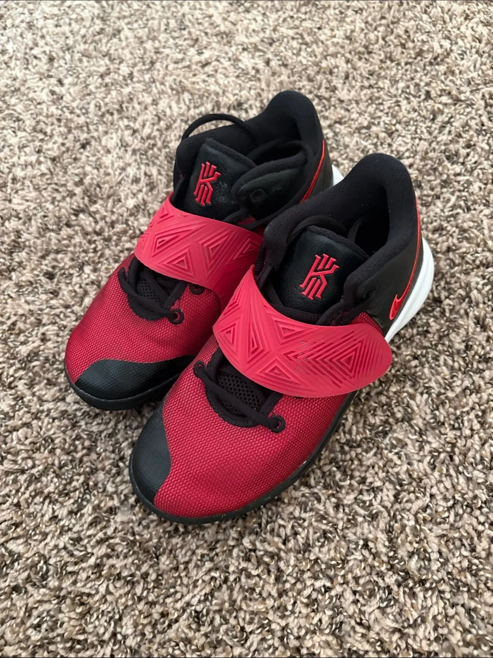 Nike Kyrie Flytrap 3 Kids Basketball Shoes Bred Black Red
